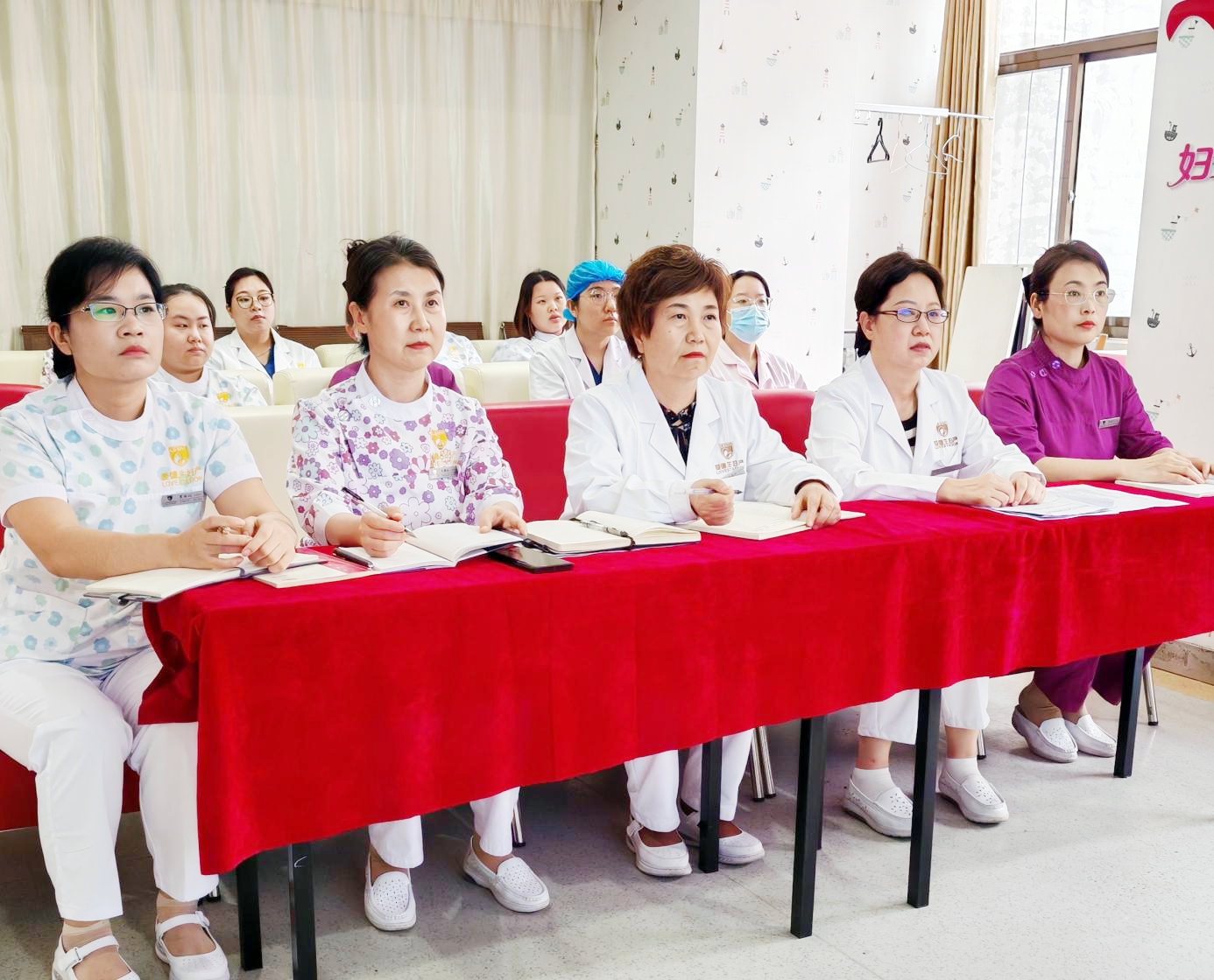 我院召开2025年第三季度护理质量管理委员会会议