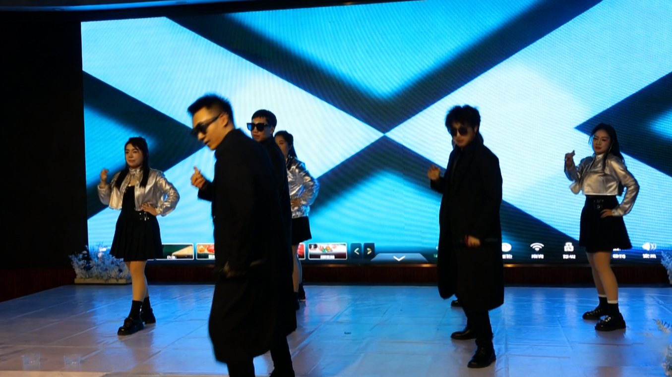 给人物换脸 (1).png